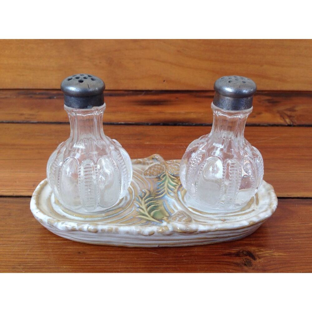Vtg Antique Salt Pepper Shakers Silverplate Tops Majolica Pine Cone Tray Dish
